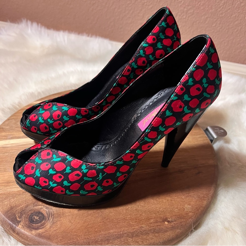 Betsey Johnson Rockabilly Stylish Red and Green Peep-Toe Heels Size 6 - Picture 6 of 12